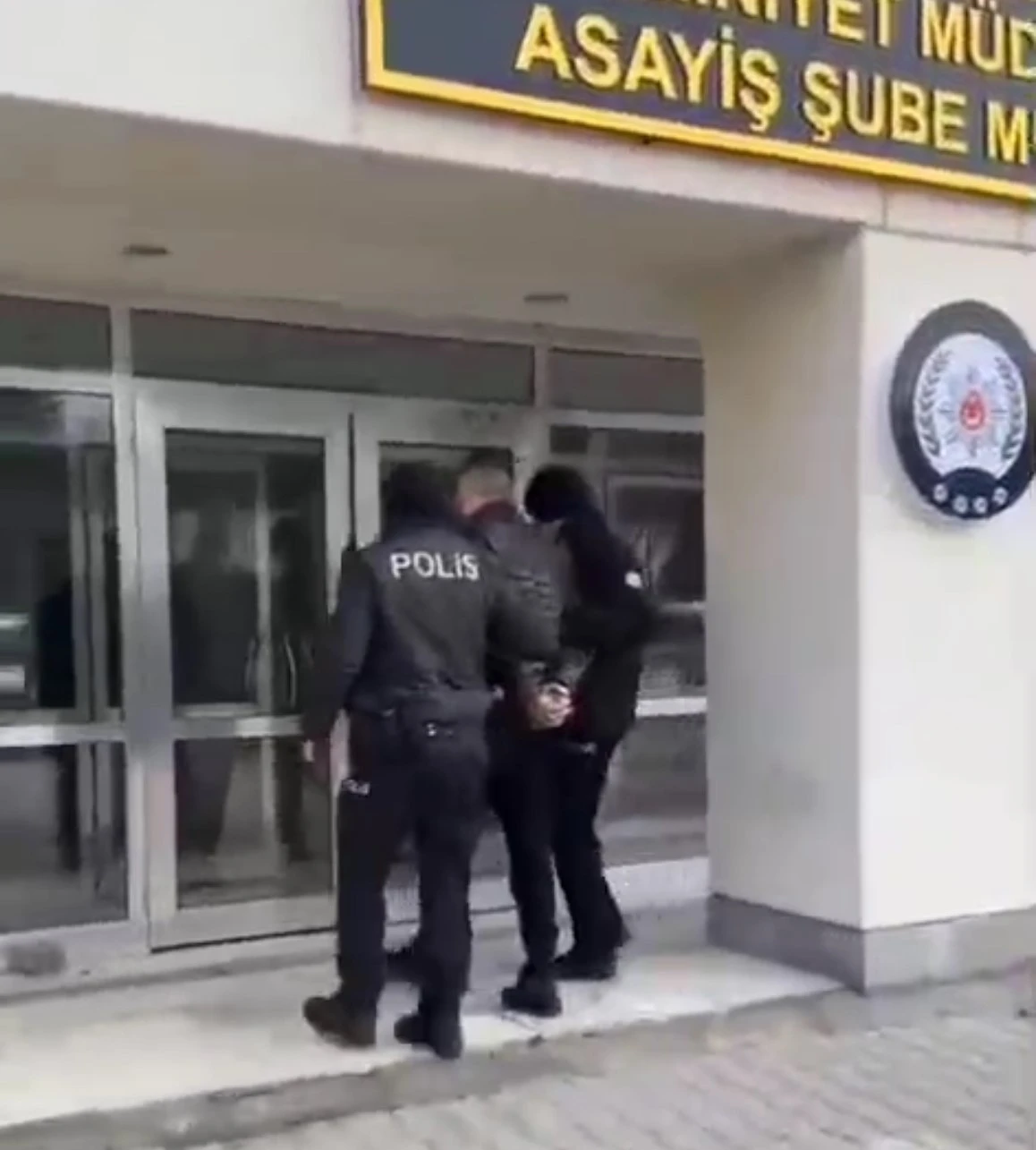 27 su&ccedil;tan 12 yıl 46 ay 26 g&uuml;n hapis cezası olan şahıs yakalandı
