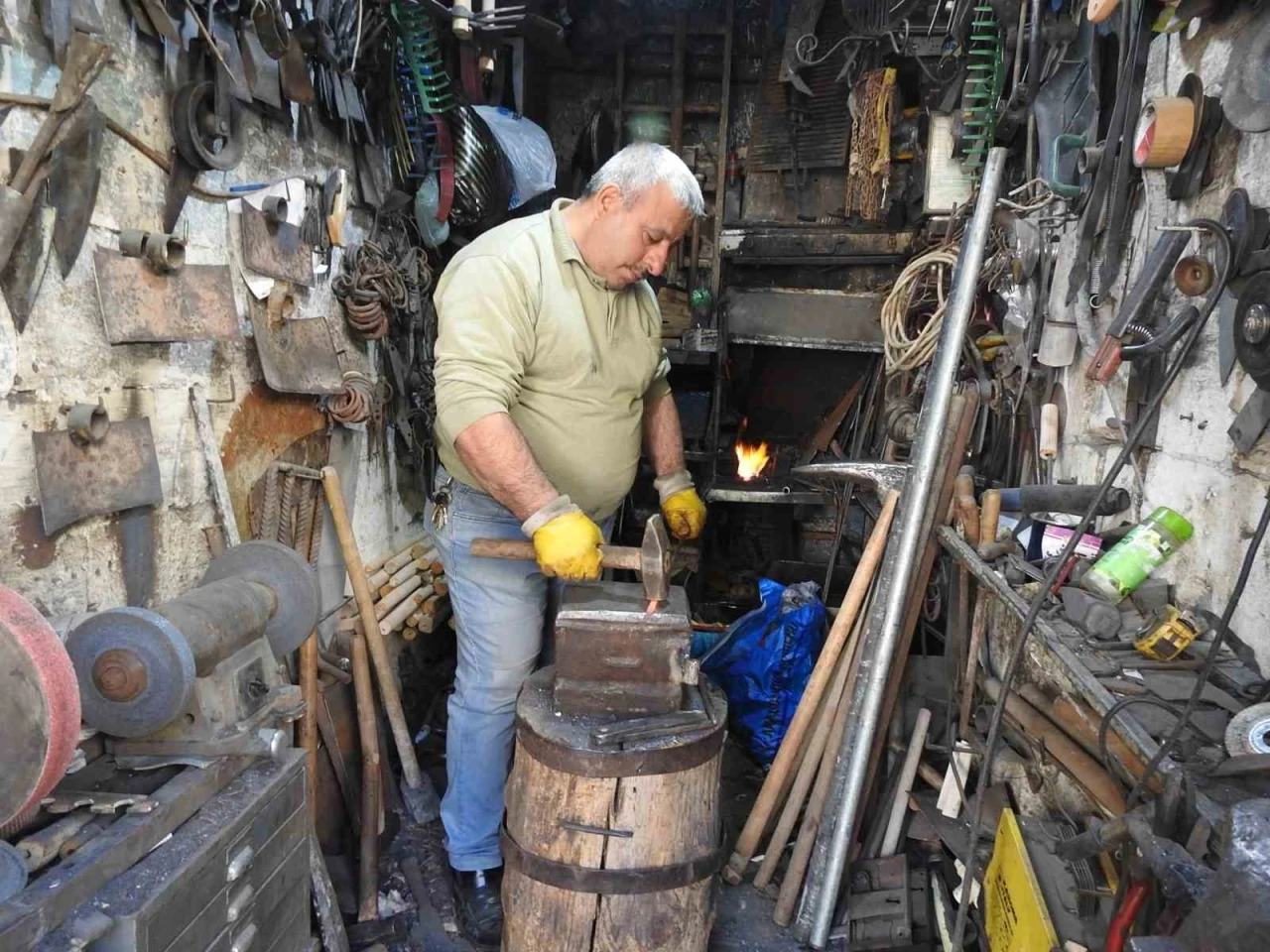 28 yıllık demirci ustasının meslek sevdası
