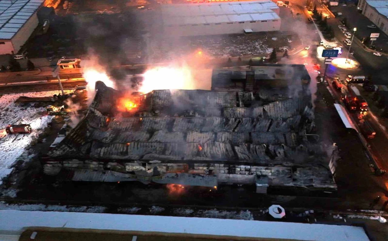 3 kişinin &ouml;ld&uuml;ğ&uuml; fabrika yangınında karar &ccedil;ıkmadı
