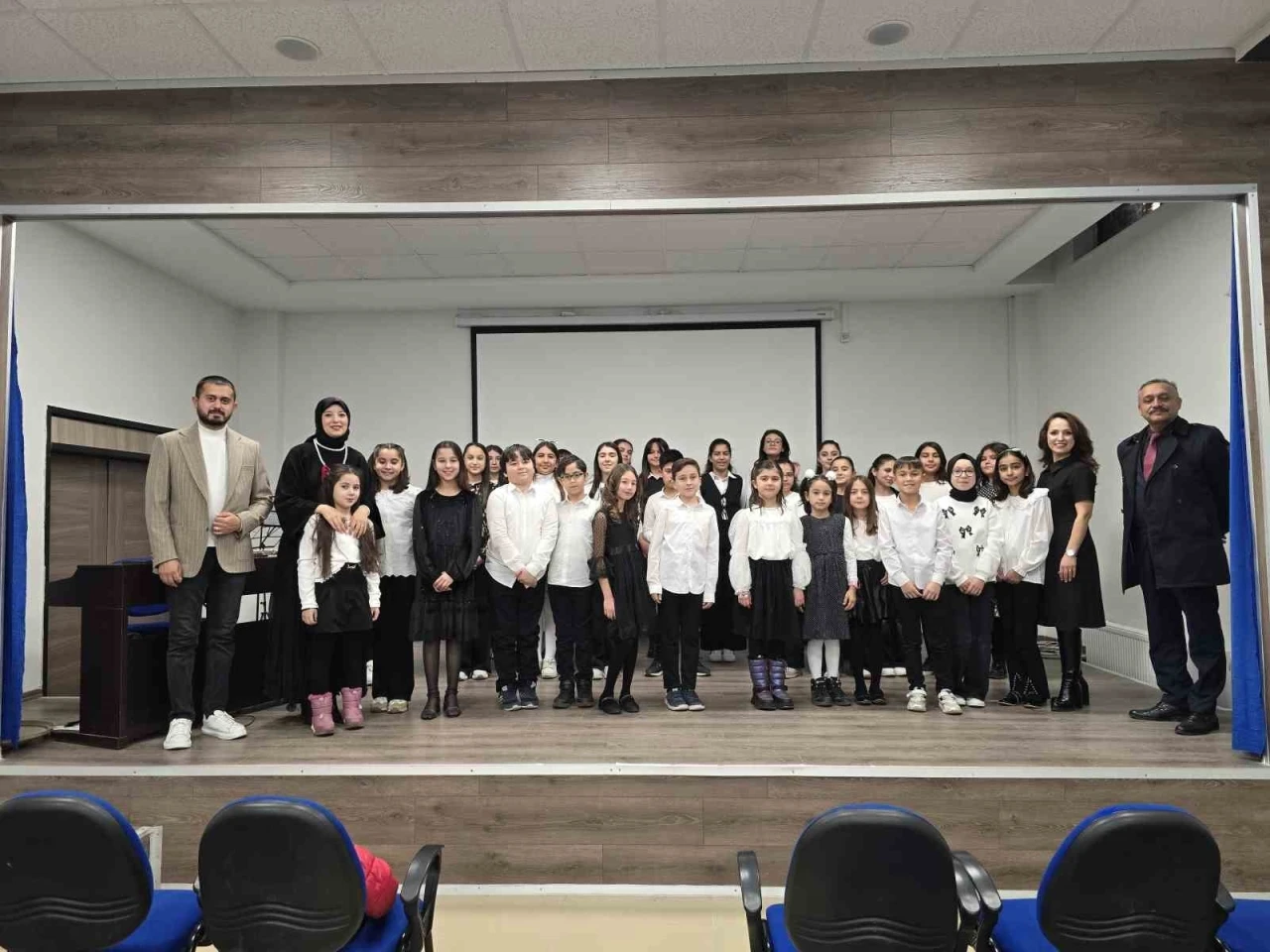 3 Müzik öğretmeni bir araya geldi, çocuklar söyledi, onlar ‘İyi ki öğretmenim’ dedi
