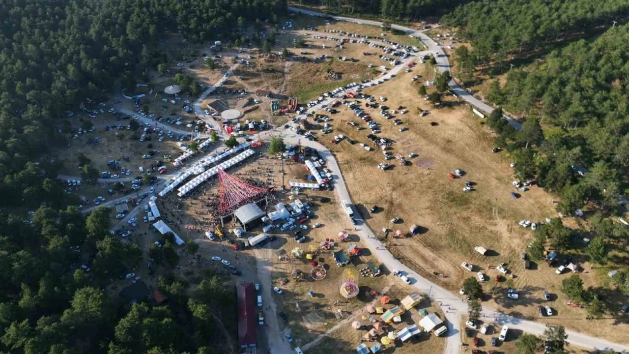 30 bin Giresunlu Bursa&rsquo;da buluştu, 3 g&uuml;n 3 gece horon coşkusunu doyasıya yaşadı
