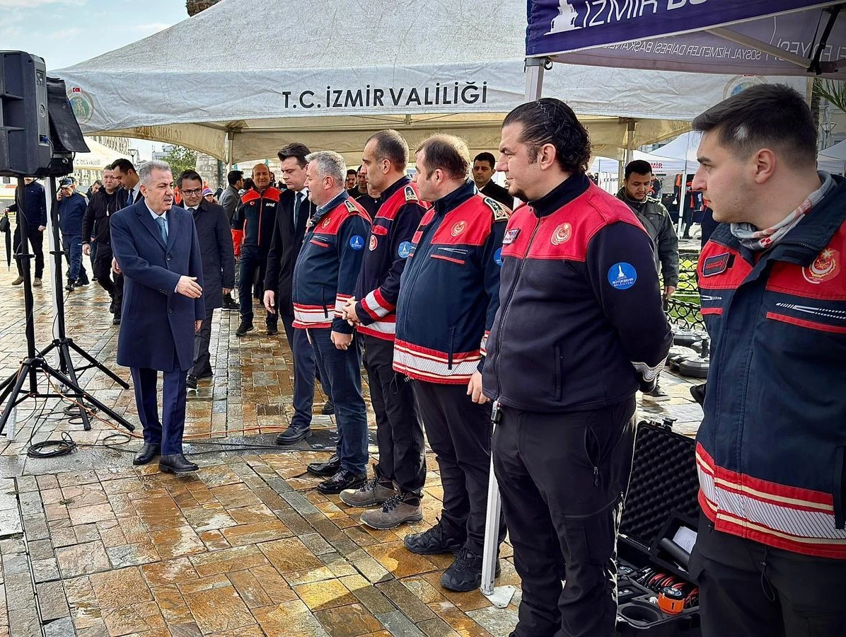 30 Ekim ve 6 Şubat&rsquo;ın sessiz tanıkları İzmir&rsquo;de sergilendi
