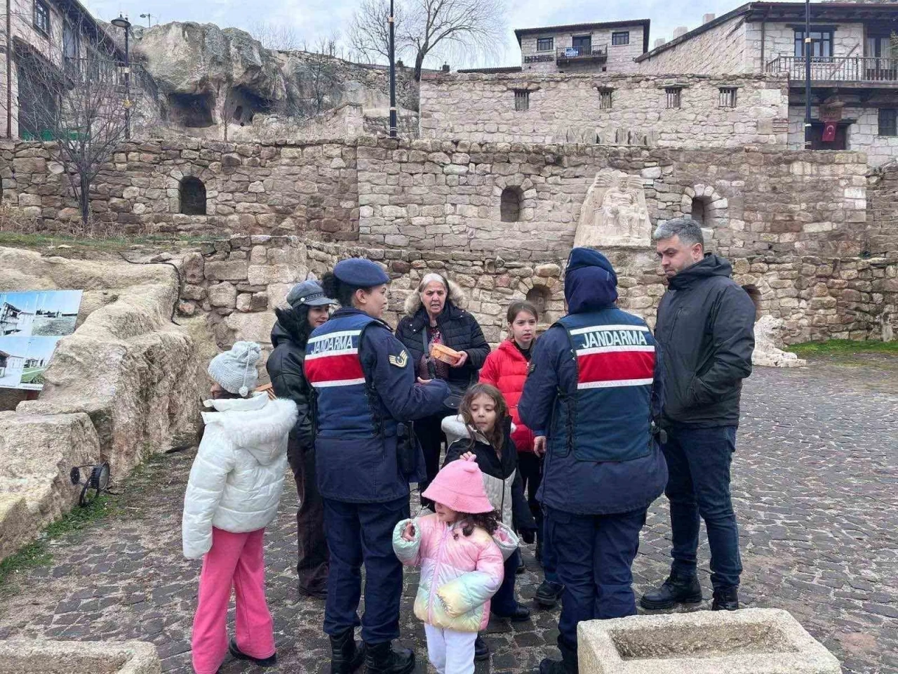 300&rsquo;e yakın vatandaşa kadına şiddetle m&uuml;cadele anlatıldı
