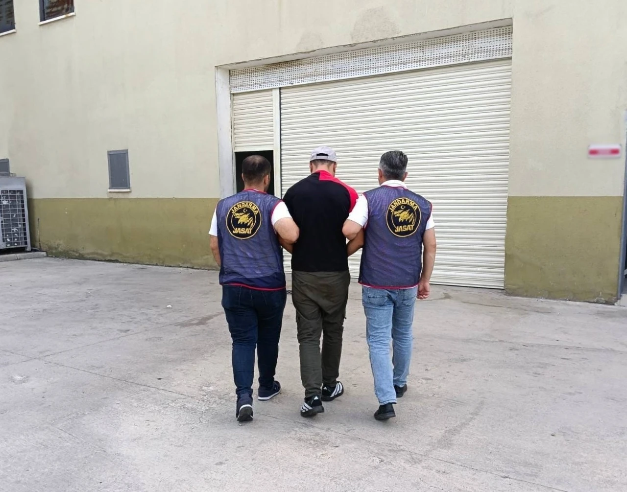 31 su&ccedil; kaydı bulunan h&uuml;k&uuml;ml&uuml; JASAT operasyonuyla yakalandı
