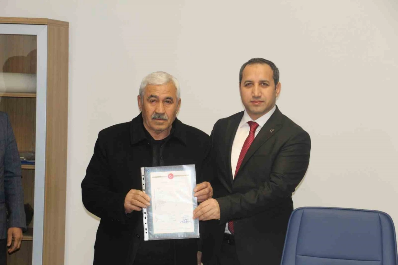 32 yıllık hasret sona erdi, Seslice k&ouml;y&uuml; tapularına kavuştu
