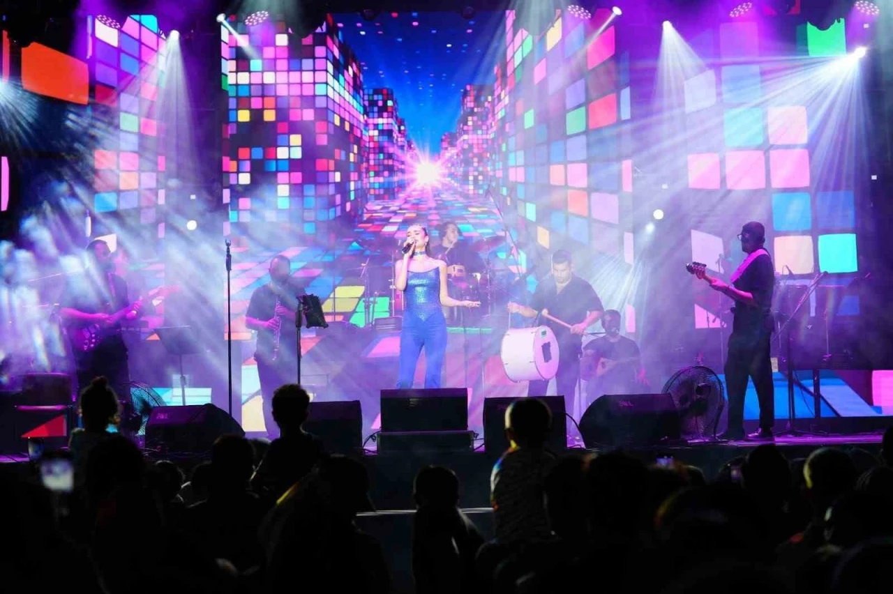 33.Uluslararası Akçaabat Müzik ve Halk Oyunları Festivali’nde unutulmaz akşam
