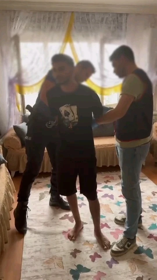 33 yıl hapis cezası bulunan firari, raf arkasında yakalandı
