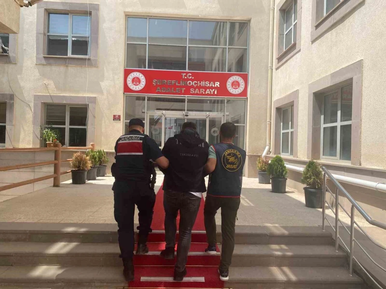 37 yıl hapsi bulunan şahıs JASAT ekiplerince yakalandı
