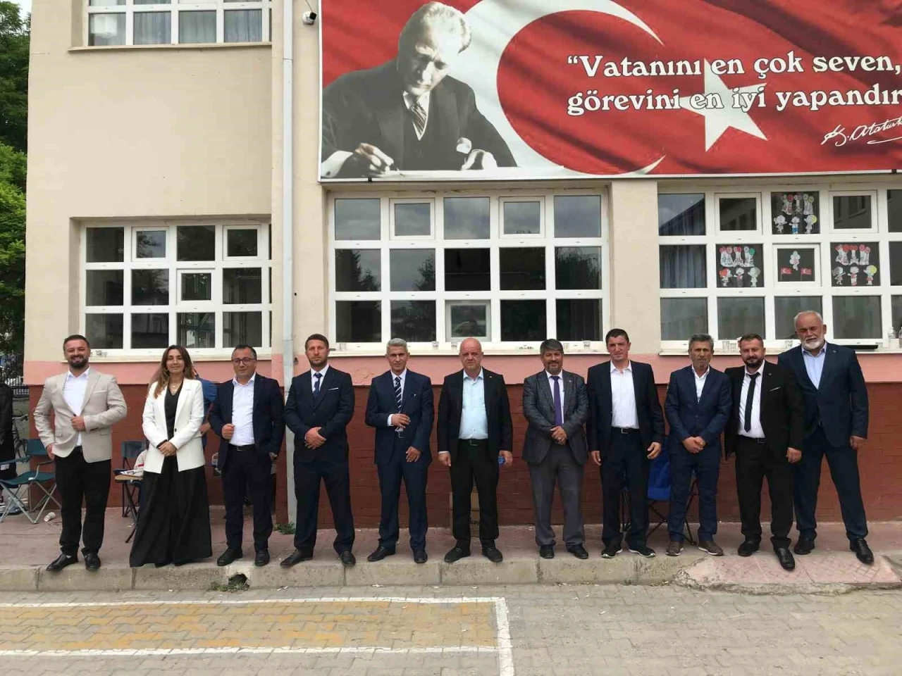 4 bin seçmen için 11 aday

