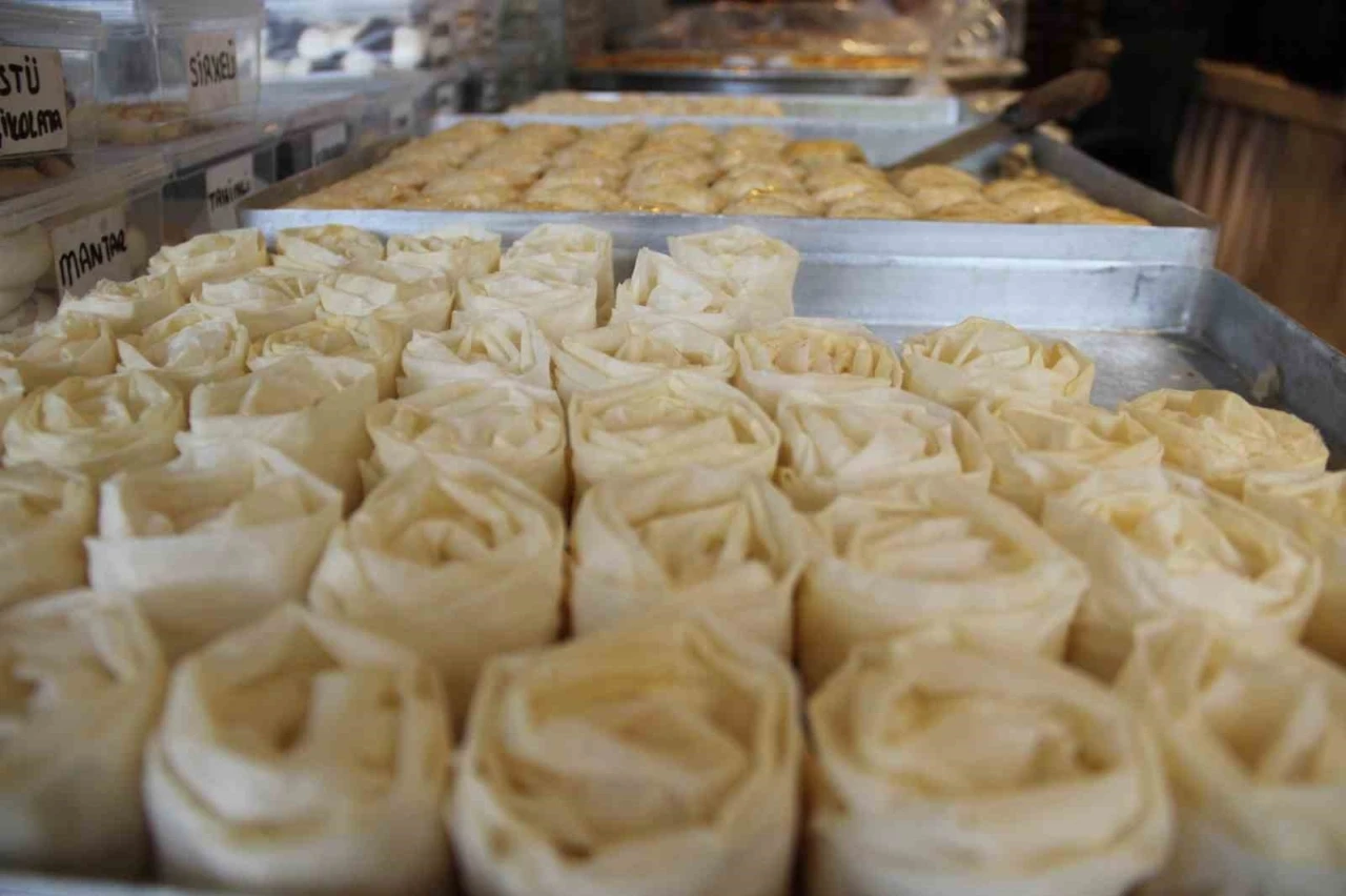 4 saatte pişen Çorum baklavası bayramda damakları tatlandıracak
