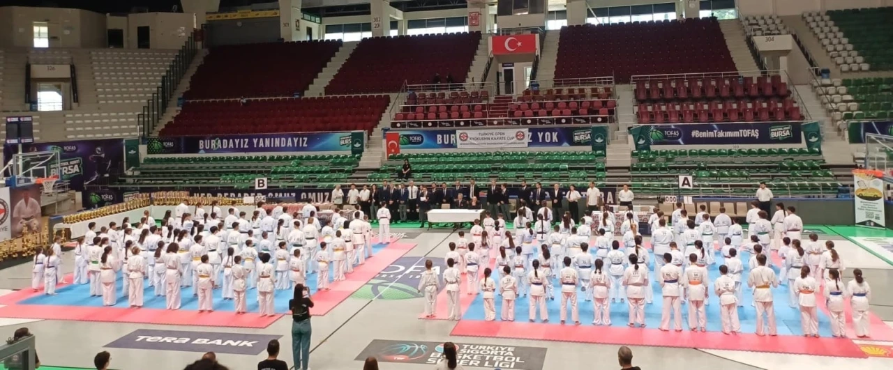 4 &uuml;lkeden gelen 180 sporcu, Bursa&rsquo;daki Kyokushin Kupası&rsquo;nda buluştu

