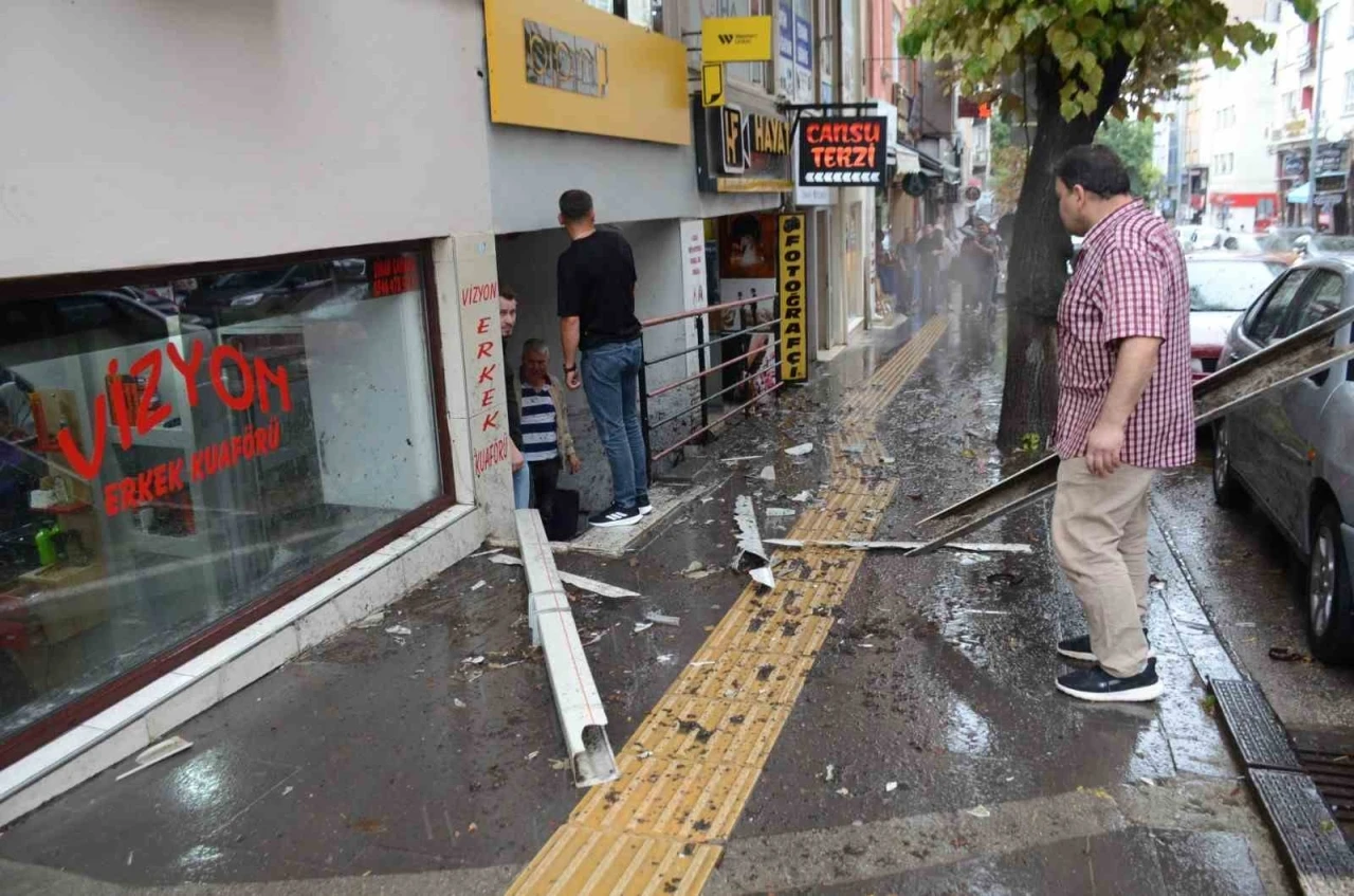 4&rsquo;&uuml;nc&uuml; kattan aşağı d&uuml;şt&uuml;, şans eseri &ouml;len ya da yaralanan olmadı
