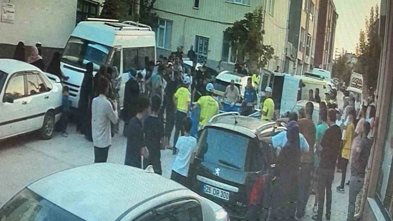 4 yaşındaki çocuğun ölümüne sebep olan kaza kameraya yansıdı
