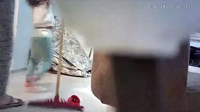 4 yaşındaki çocuğuna şiddet uygulayan anne gizli kameraya yakalandı
