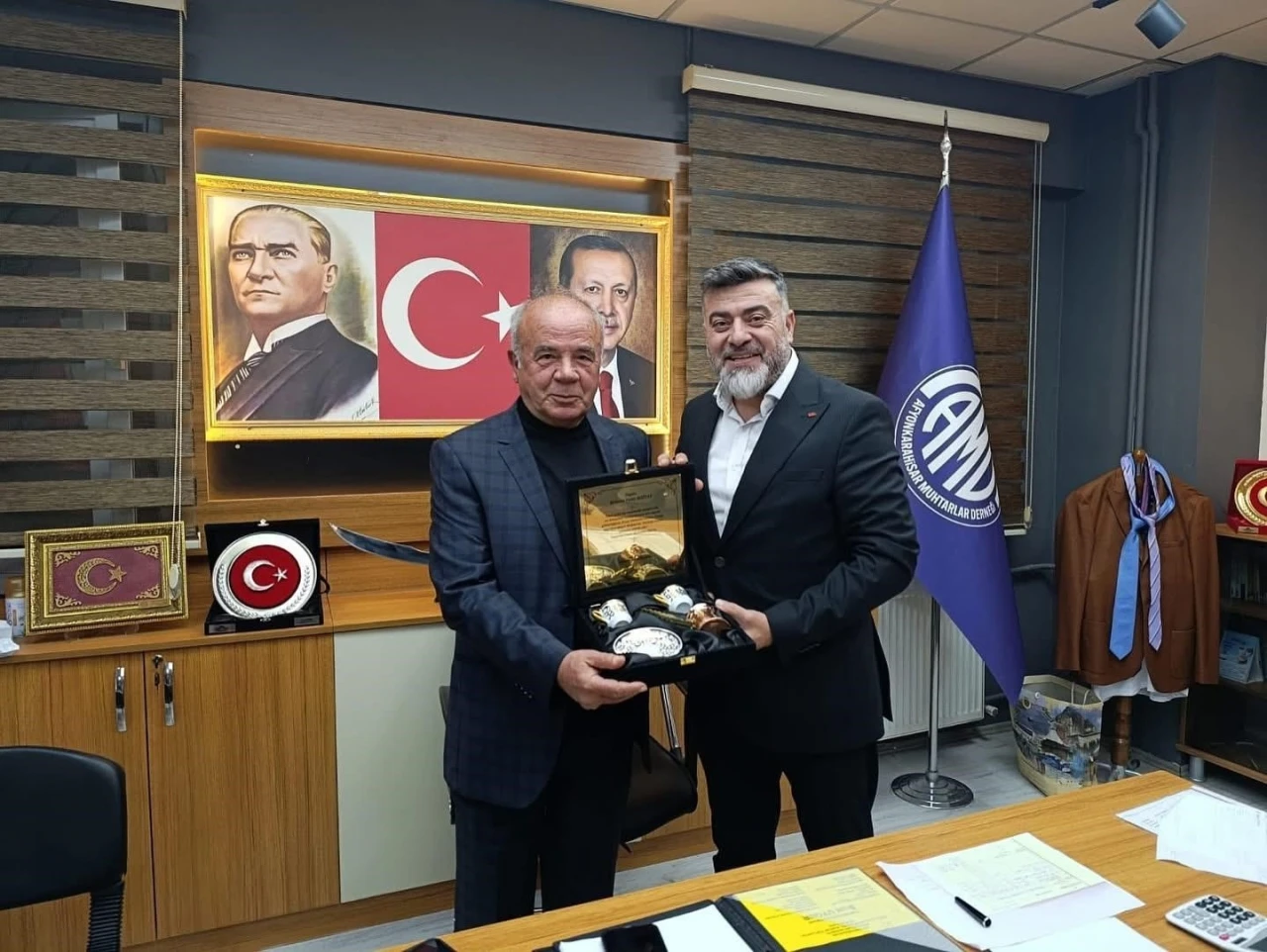 40 yıllık muhtara vefa plaketi
