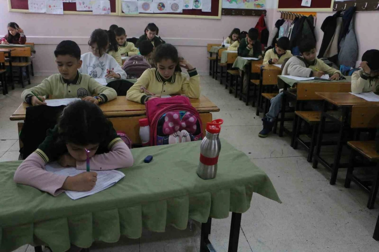 41 bini aşkın &ouml;ğrenci "Oku Kitabını, Al Armağanını" yarışmasında buluştu
