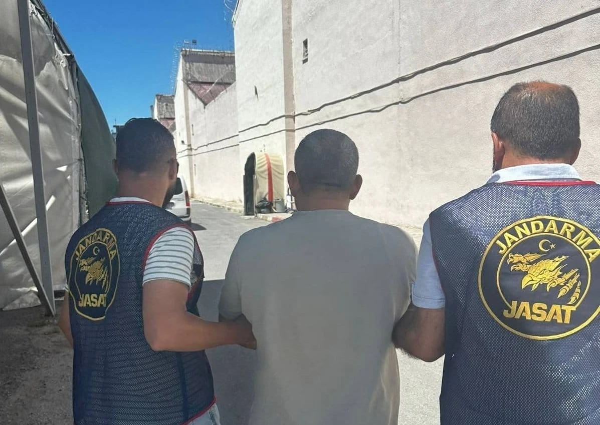 41 yıl kesinleşmiş hapis cezası ile aranan şahıs Mersin’de yakalandı
