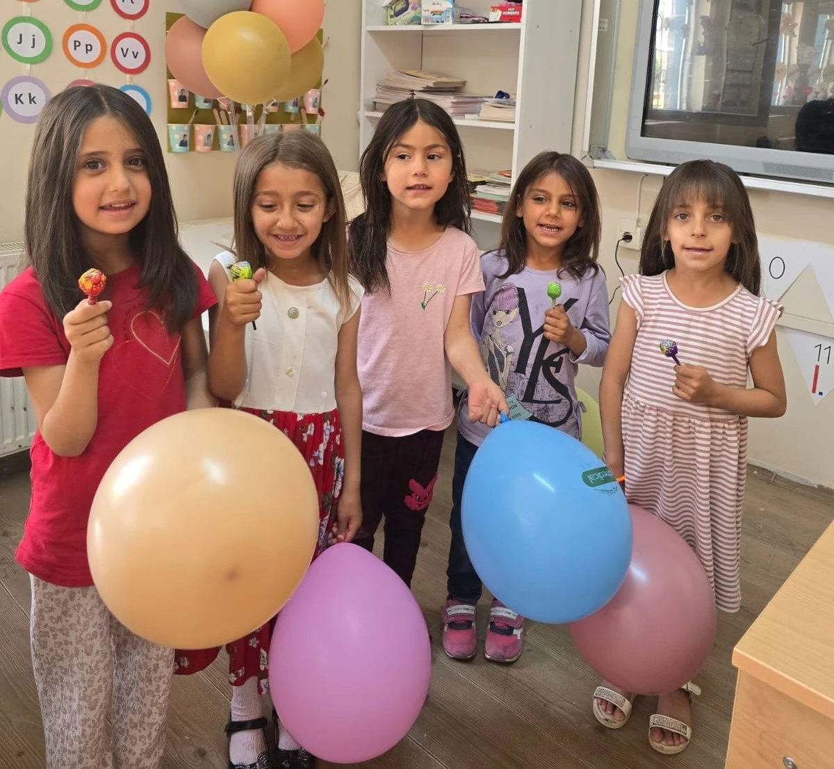 42 Kız öğrenciye ücretsiz saç kesimi hizmeti verildi
