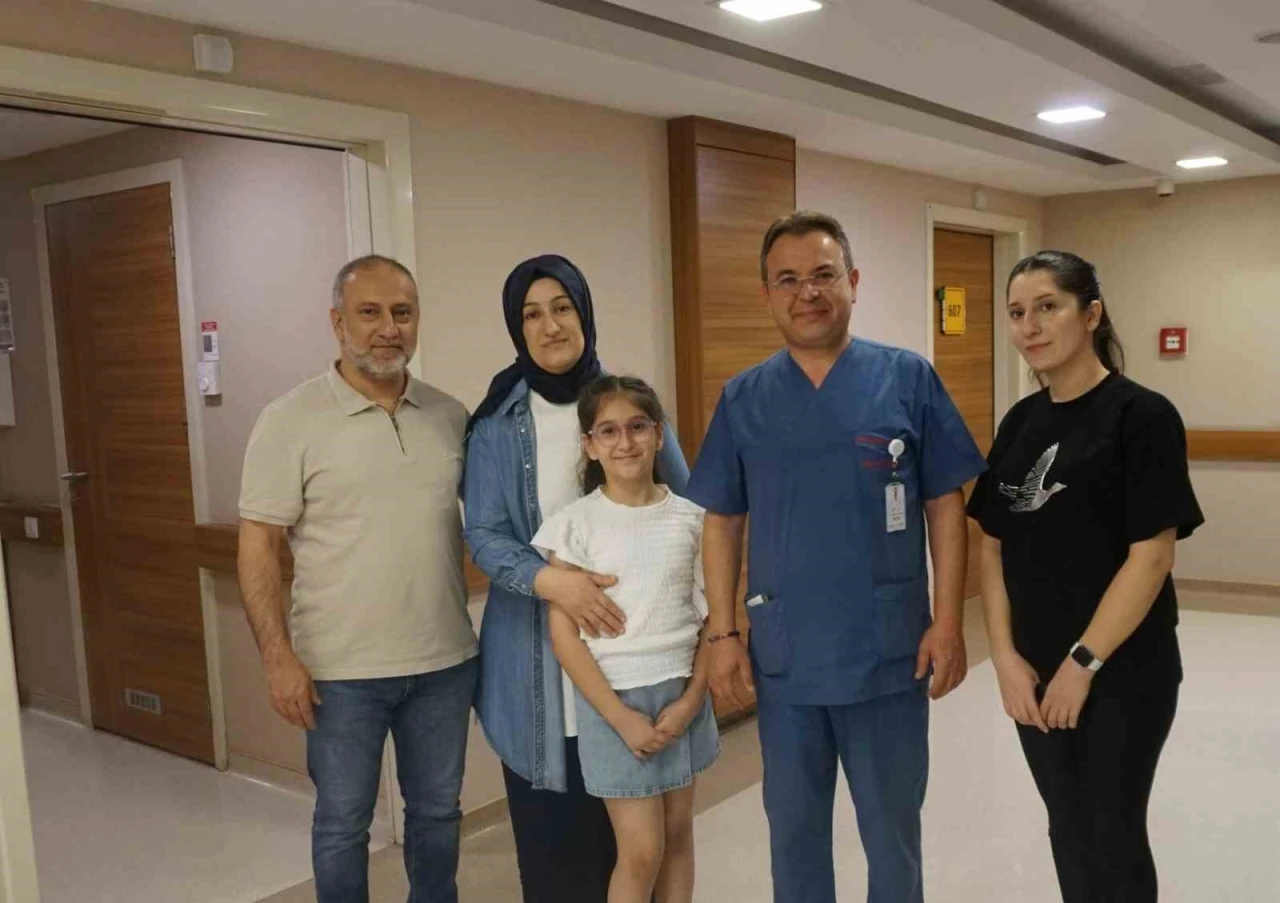 42 yaşındaki hasta, safra kesesinde oluşan 500’den fazla taşla yaşadı
