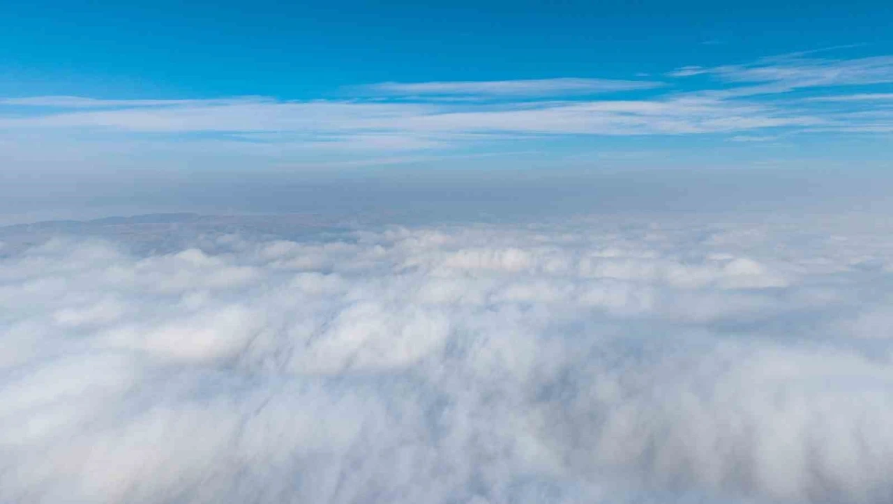 43 ilin geçiş güzergahında &quot;sis denizi&quot; havadan görüntülendi
