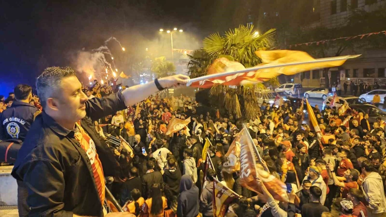 45 g&uuml;nl&uuml;k Sare bebek, Galatasaray&rsquo;ın şampiyonluk kutlamasında
