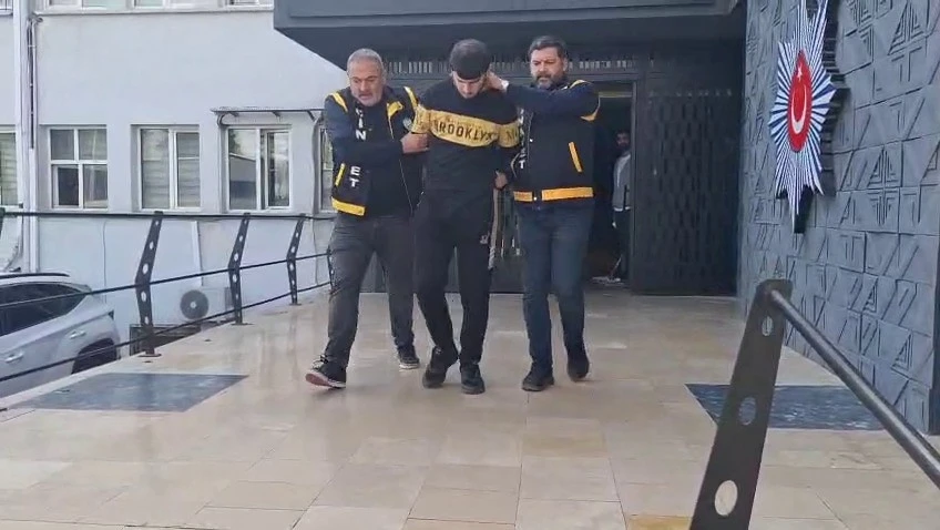 45’ten fazla bıçak darbesiyle eşini öldüren şüpheli adliyeye sevk edildi
