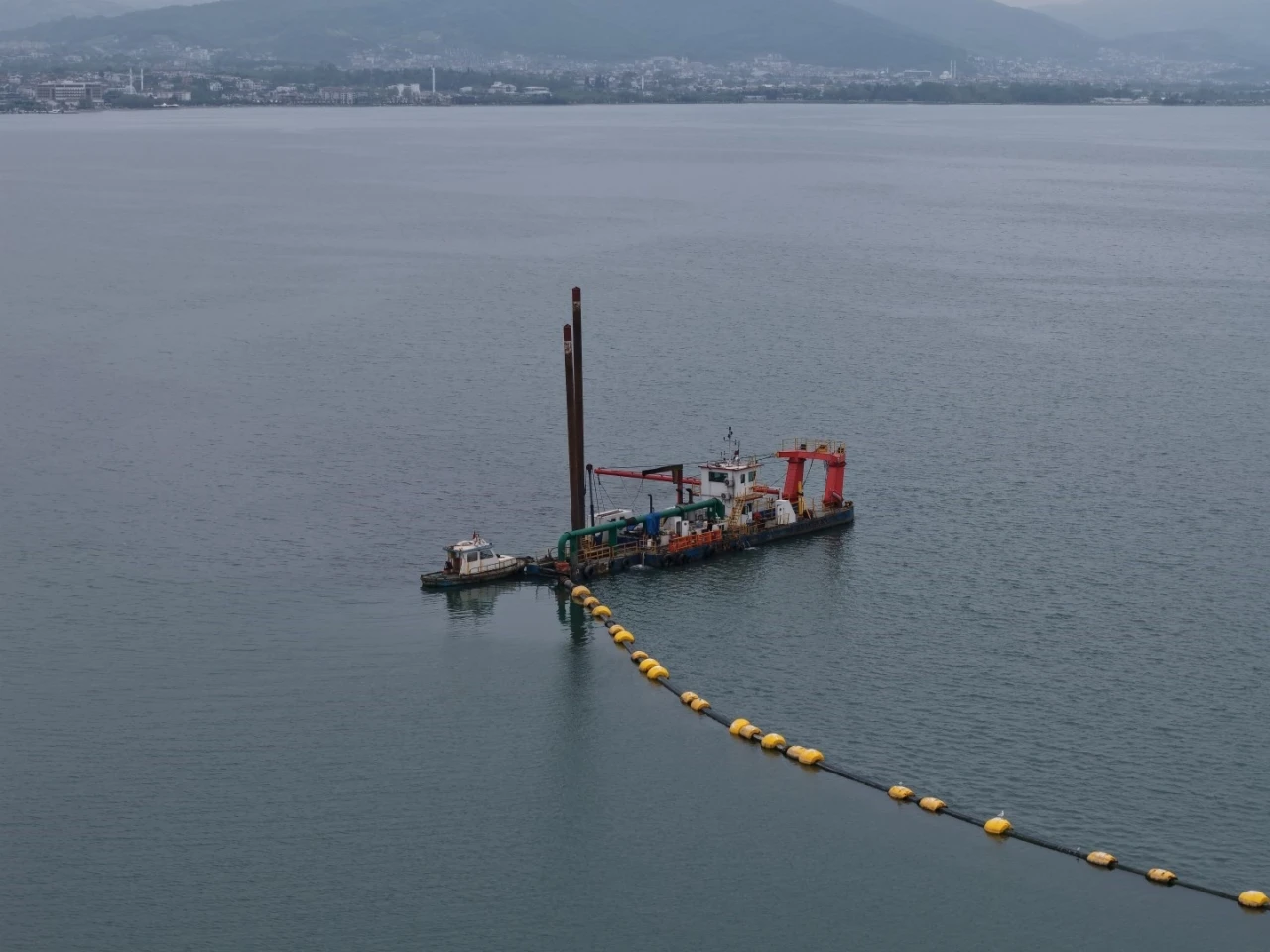 468 hektarlık alanda 3,8 milyon metreküp dip çamuru temizlenecek
