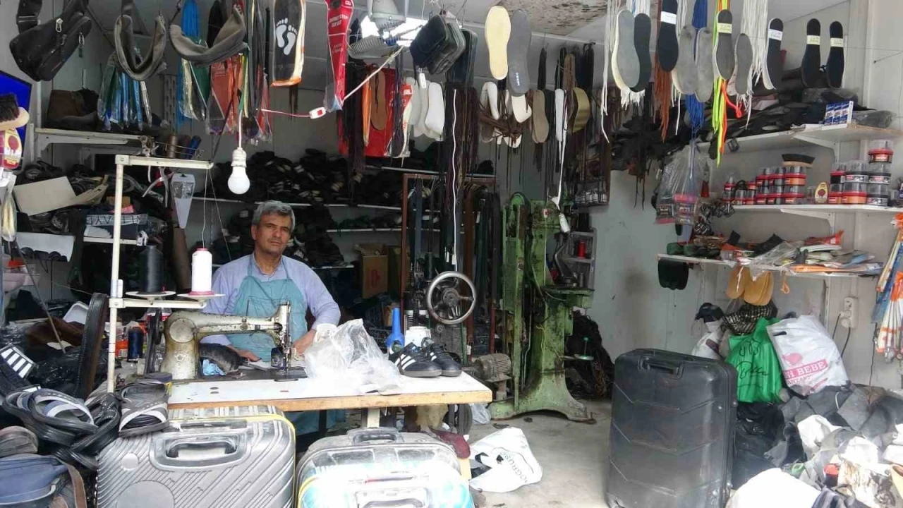 48 yıllık usta &ccedil;alışma azmiyle gen&ccedil;lere &ouml;rnek oluyor
