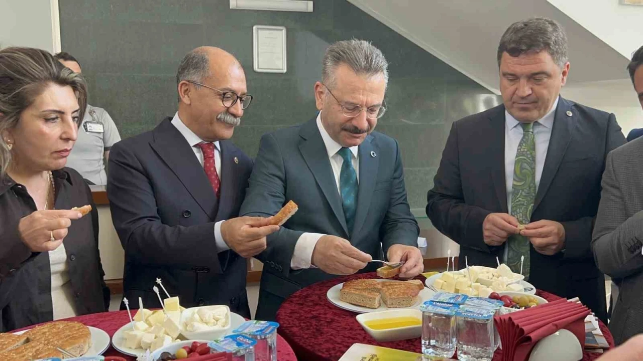 5 Bin yıllık ekmek Halk Ekmek tezgahlarında
