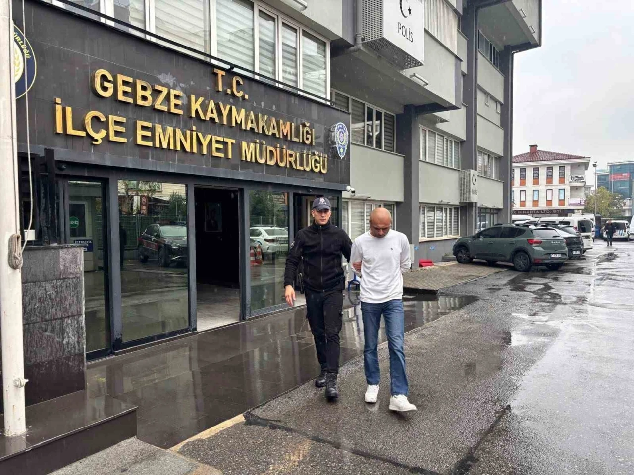 5 yıl 9 ay hapis cezası ile aranan firari yakalandı
