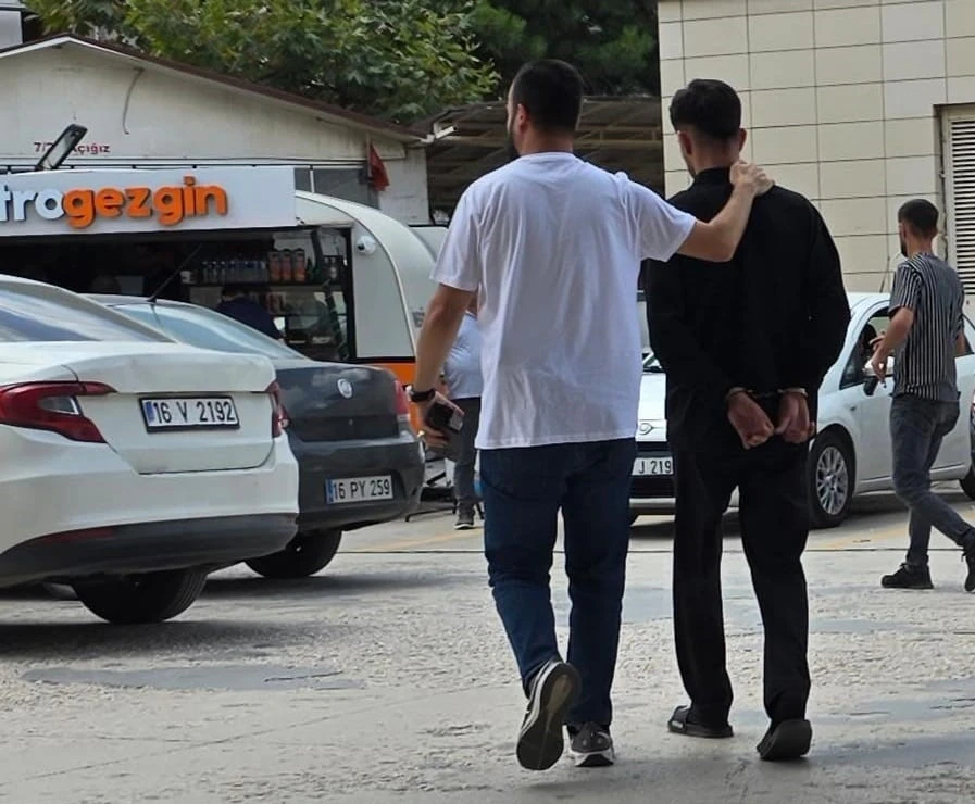 50 kilometre ka&ccedil;an ara&ccedil;tan 20 bin adet uyuşturucu hap &ccedil;ıktı
