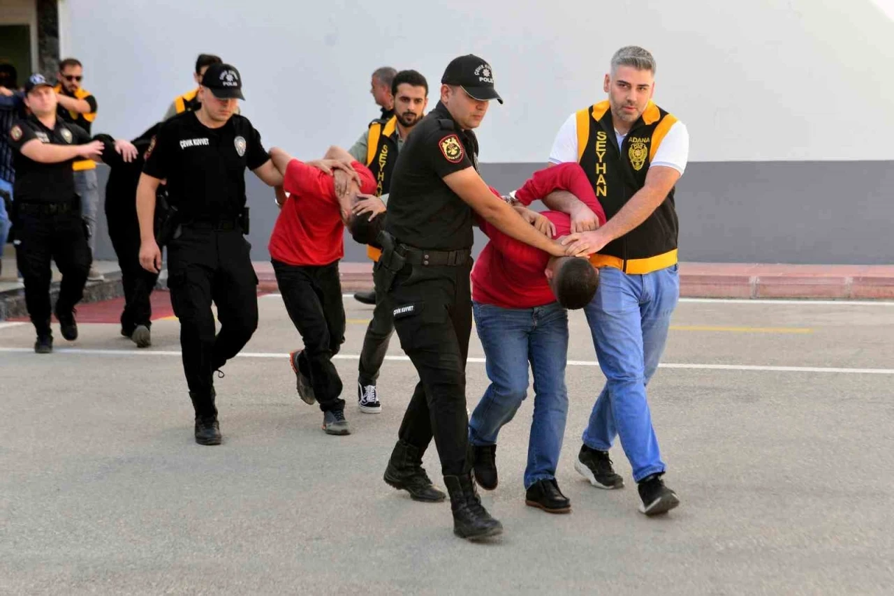 50 milyon haraç isteyip, iş yeri, ev ve muhtarlık kurşunladılar: 6 tutuklama
