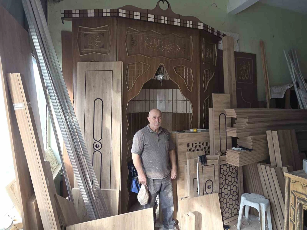 50 yılda 63 camiye mihrap ve minber yaptı
