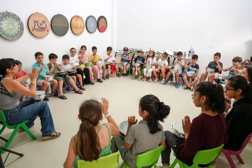 520 &ccedil;ocuk yazı sanat ve bilimle ge&ccedil;iriyor
