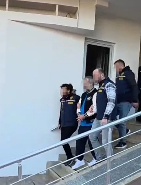 543 yıl 9 ay hapis cezası bulunan firari Antalya&rsquo;da yakalandı
