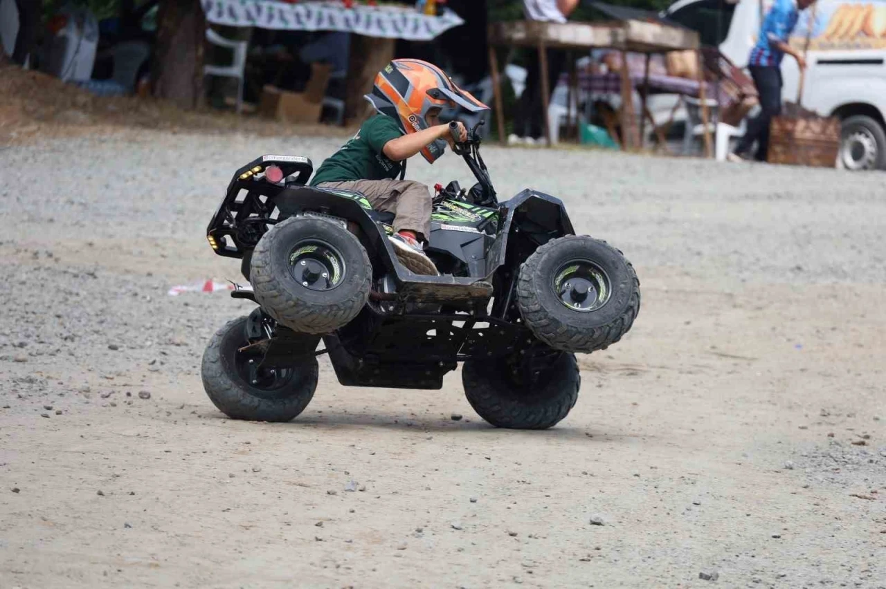 6 yaşındaki Ömer, ATV motoruyla festivalde dikkat çekti
