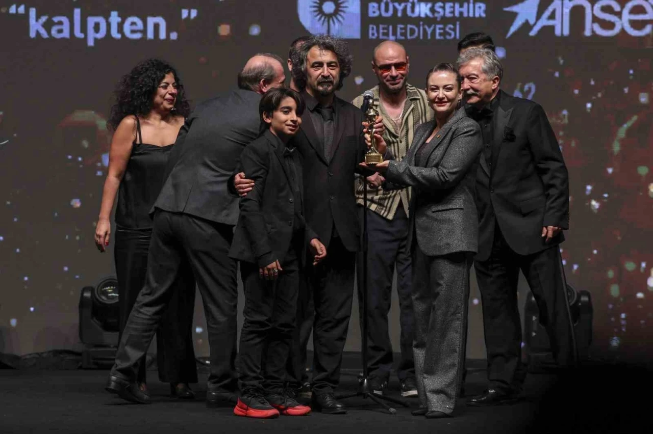 62. Altın Portakal’a ‘Tavşan İmparatorluğu’ 7 ödülle damga vurdu
