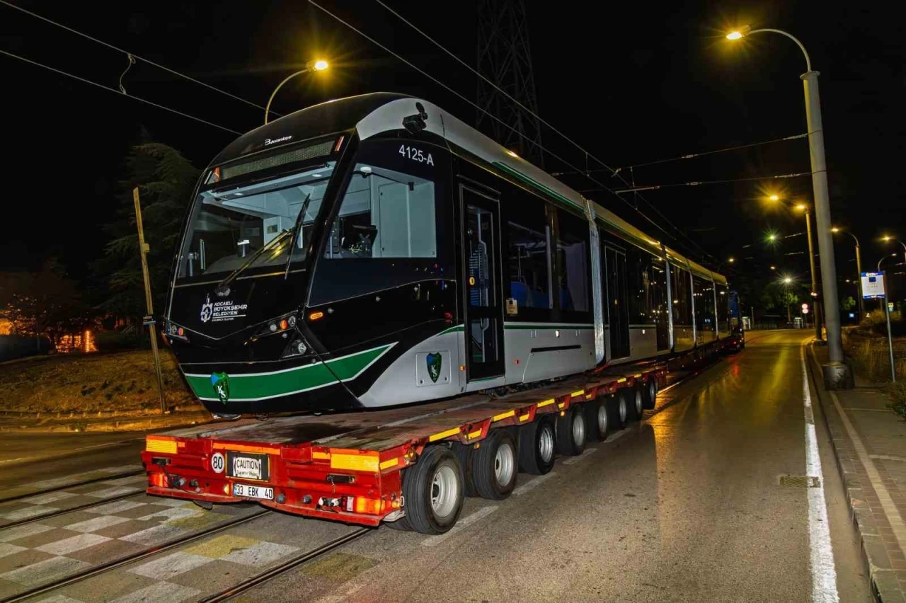 7’nci tramvay raylara indirildi
