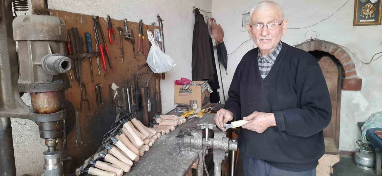70 yıldır ’hayvan tarağı’ imalatı yapıyor
