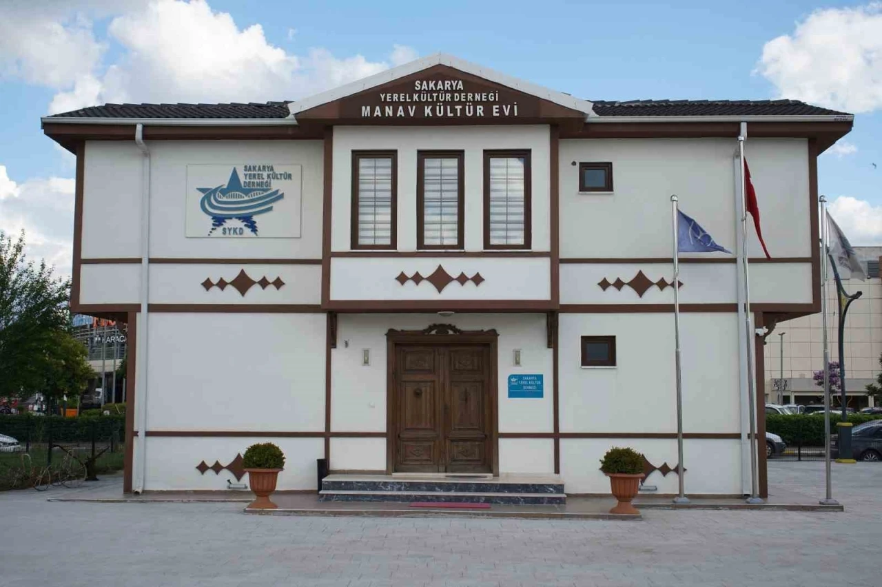 700 yıllık Manav T&uuml;rkmen k&uuml;lt&uuml;r&uuml; bu &ccedil;atı altında yaşatılıyor
