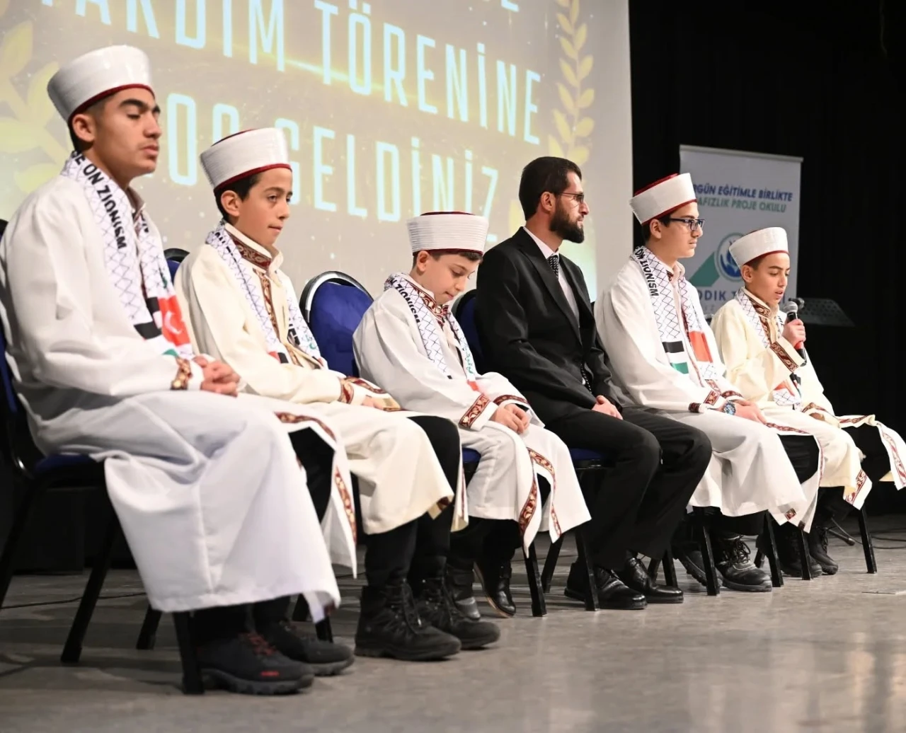 71 &ouml;ğrencinin hafızlık gururu ta&ccedil;landırıldı
