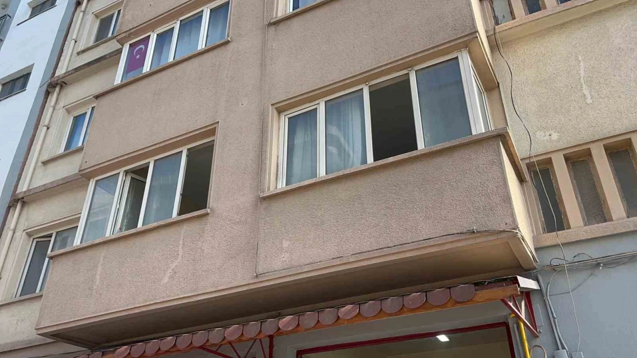 74 yaşındaki adam &ccedil;&ouml;p evde &ouml;l&uuml; bulundu
