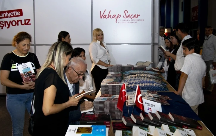 &rsquo;8. CNR Mersin Kitap Fuarı&rsquo;nda Mersin B&uuml;y&uuml;kşehir Belediyesinin standına yoğun ilgi
