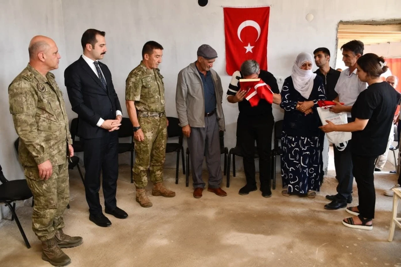 8. Kolordu Komutanı Atay’dan şehit ailesine ziyaret
