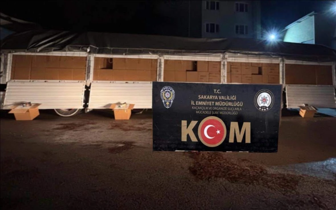8 milyon ka&ccedil;ak makaronla Sakarya&rsquo;dan İstanbul&rsquo;a yola &ccedil;ıktı, yakalandı
