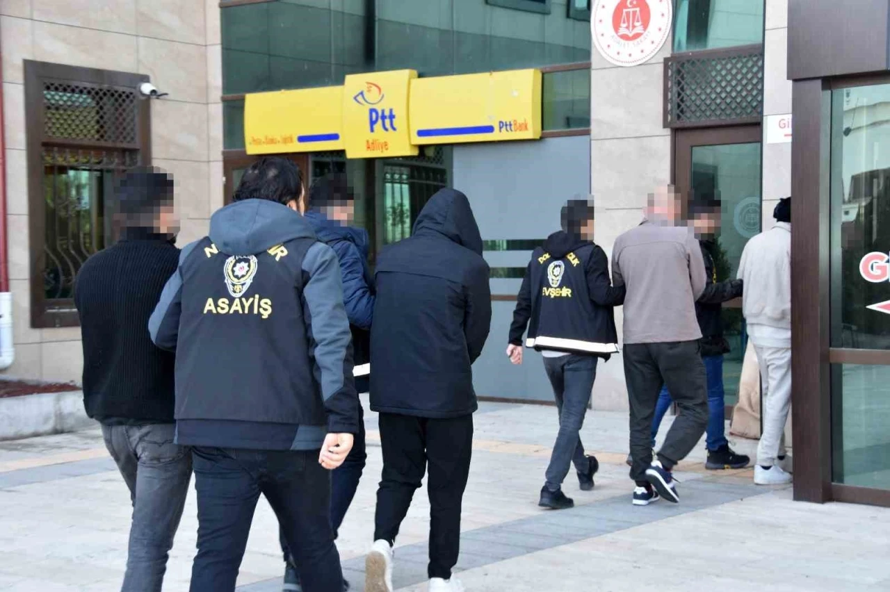 8 milyon TL&rsquo;lik vurgun yapan sahte polis ve savcılar yakalandı
