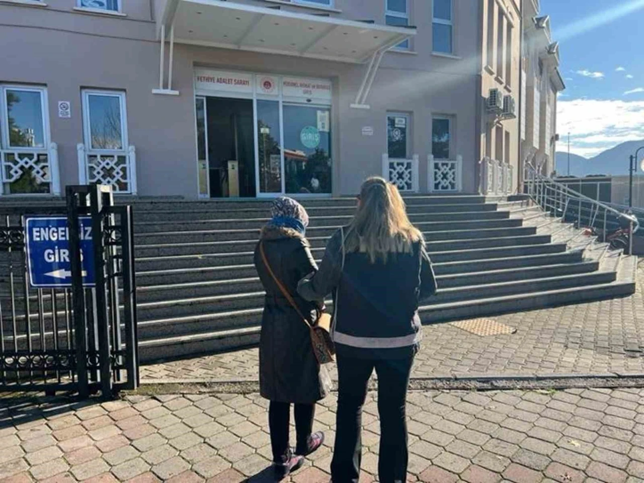 8 yıldır aranan FET&Ouml; firarisi kadın Fethiye&rsquo;de yakalandı
