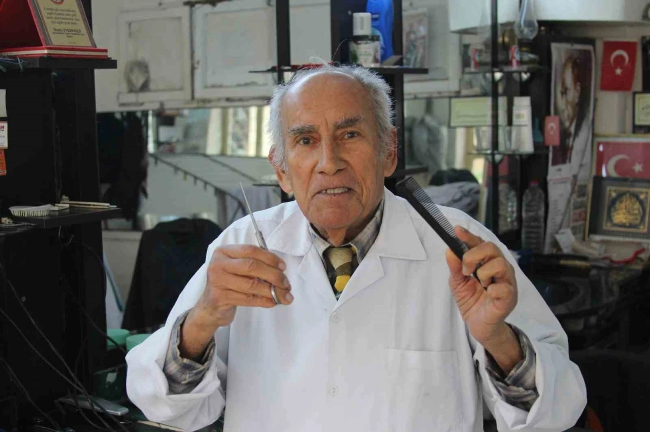80 yaşında, 66 yıldır berber
