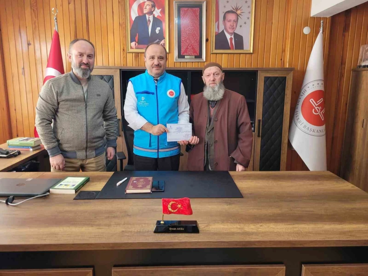 80 yaşındaki emekli imam ve öğretmen oğlundan Gazze’ye anlamlı destek
