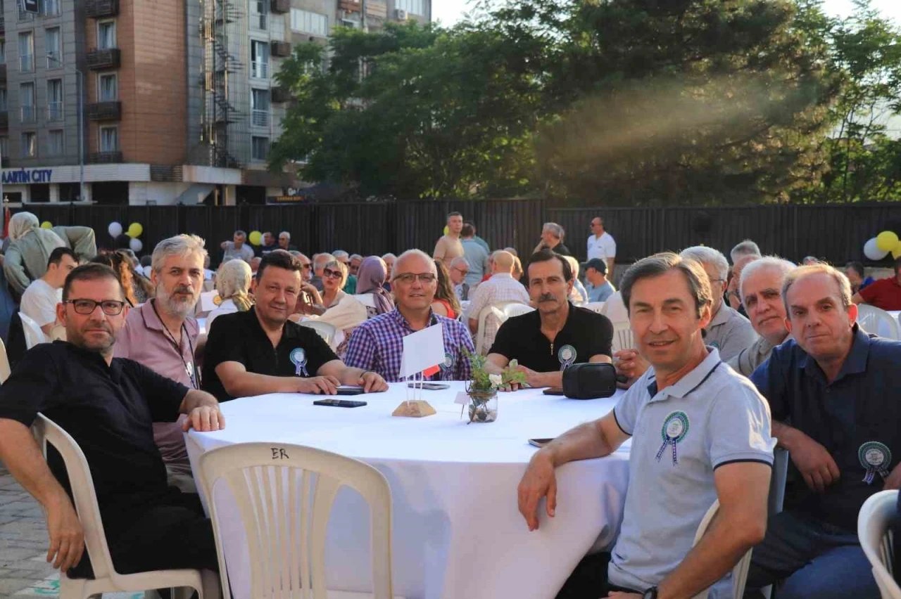 83 yaşındaki &ouml;ğretmen yıllar sonra &ouml;ğrencileriyle buluştu
